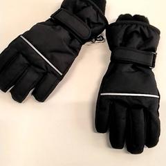 Gloves, as reported by Gemeente Puurs-Sint-Amands using iLost