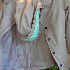 Kinderjas roze regenjas,, a été signalé par Apenheul utilisant iLost