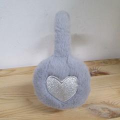 Abafadores Pluche, grijs met zilverkleurg hart, como reportado por IKEA Heerlen utilizando o iLost