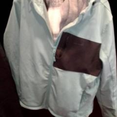 Dzseki met sjaals, amint azt TivoliVredenburg az iLost segítségével jelentette.