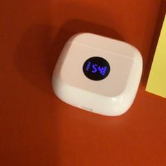 Auricolari Blanc, come riportato da MEININGER Hotel Bordeaux Gare Saint-Jean utilizzando iLost