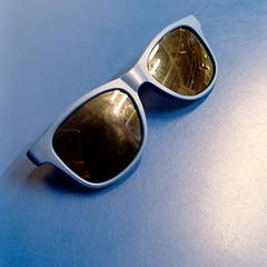 Lunettes de soleil enfant, segundo informou IKEA Saint-Etienne usando iLost