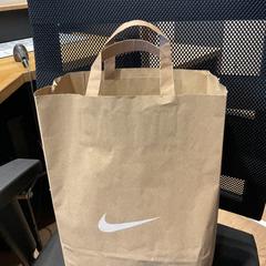 İLost kullanarak Designer Outlet Roosendaal tarafından bildirildiği gibi Çanta