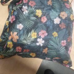 ショッピングバッグ bloemetjes tas がiLostで Regio Limburg - Leuven によって報告されました