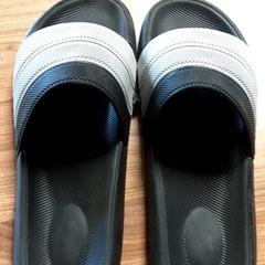 Zapatillas, ha sido reportado por Qbuzz DMG con iLost