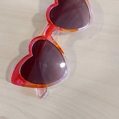Gafas - Kinderzonnebril, ha sido reportado por Centraal magazijn con iLost