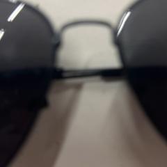 Sluneční brýle, jak nahlášeno HTM pomocí iLost