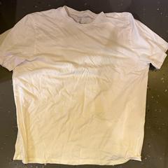 T shirt white, gemeldet von Room Mate Bruno über iLost