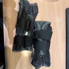 Gants zwart, a été signalé par Van der Valk Hotel Deventer utilisant iLost