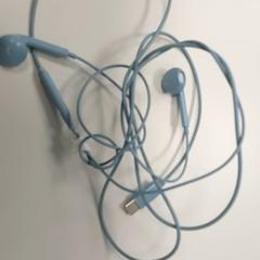 Elektronika - oortjes, amint azt Regio West-Vlaanderen az iLost segítségével jelentette.