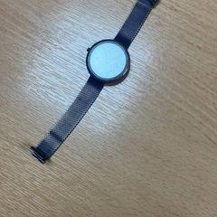 Eskumuturreko erlojua, gisa salatu by Sheraton Brussels Airport Hotel iLost erabiliz