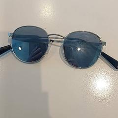 색안경 Zwart Zilver, iLost를 사용하여 Padualaan 97에 보고됨