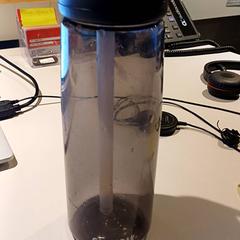 Bottiglia d'acqua Zwart, come riportato da Padualaan 97 utilizzando iLost