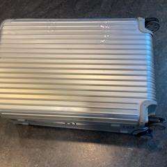 Maleta Op naam van shang, segons ha informat Gemeente Amsterdam mitjançant iLost