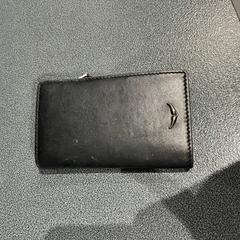 Zwarte portemonnee, som rapporterats till iLost