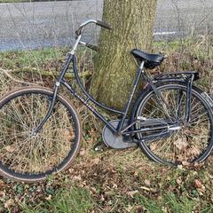 Zwarte damesfiets, opoe model, iLost'a bildirildiği gibi