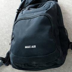 Mochila Zwart, ha sido reportado por Regio Oost-Vlaanderen con iLost