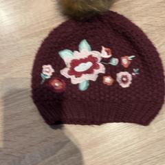 قبعة صغيرة Paars، كما تم الإبلاغ عنه بواسطة Van der Valk Hotel Apeldoorn - De Cantharel عبر iLost