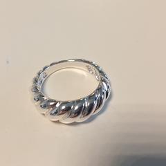 Eraztuna, gisa salatu by Breda University of Applied Sciences Mgr. Hopmansstraat iLost erabiliz