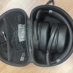 Auriculares Zwart, segundo informou Pathé Arnhem usando iLost