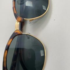 Gafas de sol, segundo informou Movie Park Germany usando iLost