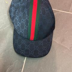 كاسكيت Pet met gucci kenmerken blauw، كما تم الإبلاغ عنه بواسطة Pathé Nijmegen عبر iLost
