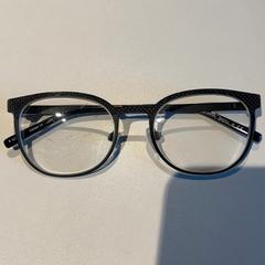 Szemüveg, amint azt Inntel Hotels Amsterdam Landmark az iLost segítségével jelentette.