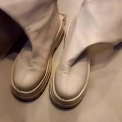 Boots, as reported by Leonardo Royal Hotel Amsterdam using iLost