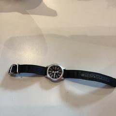 Náramkové hodinky Black, ako bolo nahlásené MEININGER Hotel Paris Porte de Vincennes pomocou iLost