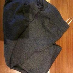 السراويل الرياضية Grijs، كما تم الإبلاغ عنه بواسطة Van der Valk Hotel Emmeloord عبر iLost