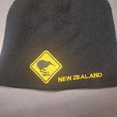 Chapéu černá, como reportado por IKEA Brno utilizando o iLost