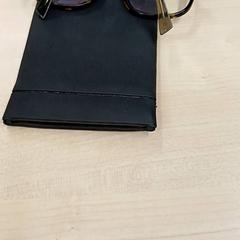 Estuche para lentes con lentes, segundo informou IKEA Toulon usando iLost