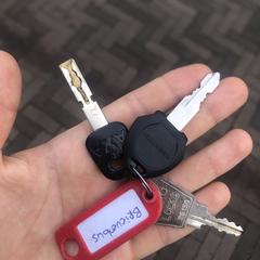 set of 3 keys (labeled brievenbus), jak bylo nahlášeno na iLost