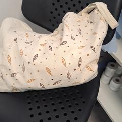 Tas wit met blaadjes, zoals gemeld door Arriva Infoshop Enschede met iLost