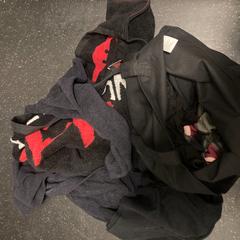 Feixe de roupa Black, segundo informou Ramada by Wyndham Amsterdam Airport Schiphol usando iLost