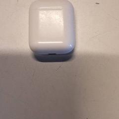 Oortjes case wit hard kunststof, rapporterat av Qbuzz ZHN med iLost