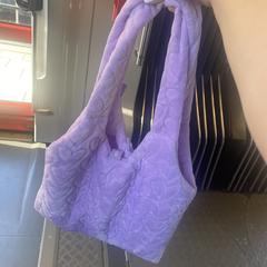 Paarse tas met inhoud, as reported to iLost