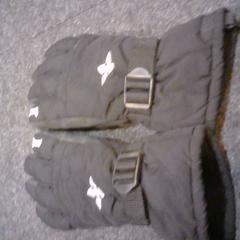 Kesztyű handschoenen, amint azt SnowWorld Landgraaf az iLost segítségével jelentette.