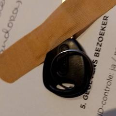 المفاتيح (متنوعة)، كما تم الإبلاغ عنه بواسطة TivoliVredenburg عبر iLost