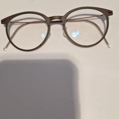 Bicchieri grijs met ronde glazen, come riportato da IJsselland Ziekenhuis utilizzando iLost