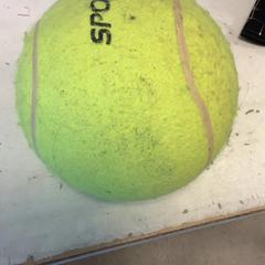 الكرة Grote tennisbal، كما تم الإبلاغ عنه بواسطة Artis عبر iLost