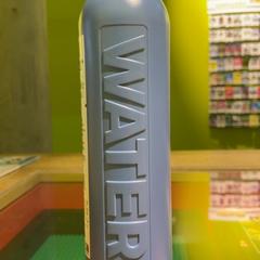 Bottiglia Blue, come riportato da MEININGER Hotel Berlin East Side Gallary utilizzando iLost