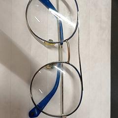 Glasögon Contours bleu, rapporterat av IKEA Bayonne Ametzondo med iLost