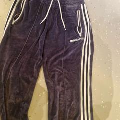 Jeans, come riportato da Room Mate Bruno utilizzando iLost