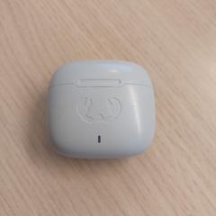 Earbudsdoosje, segundo informou EBS OV Poeldijk usando iLost