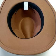 Vestiario - hoed, come riportato da Regio Antwerpen - Brussel utilizzando iLost