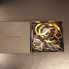 Polštář & Šperky, jak nahlášeno MEININGER Hotel Budapest Great Market Hall pomocí iLost