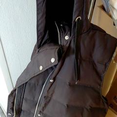 Jassen sans manche Zara, zoals gemeld door IKEA Paris - Rivoli met iLost