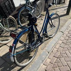 Blauwe Gazelle damesfiets met sleutelbos, iLost에 보고됨