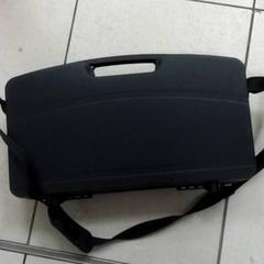 Aktatáska NOIR, amint azt ilévia az iLost segítségével jelentette.